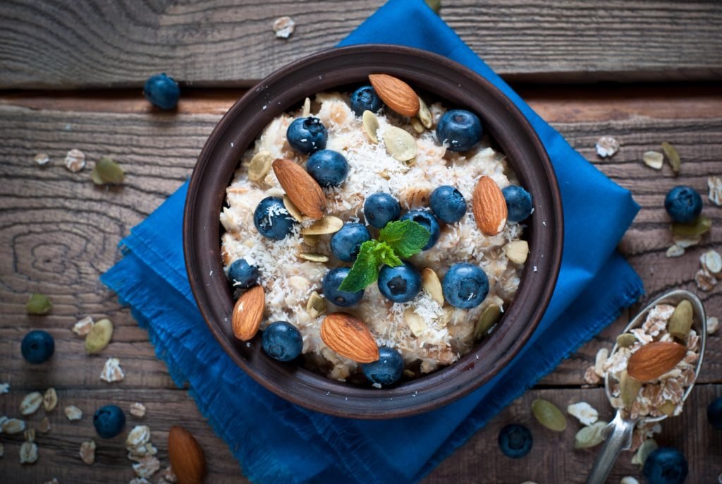 Oatmeal with blueberries