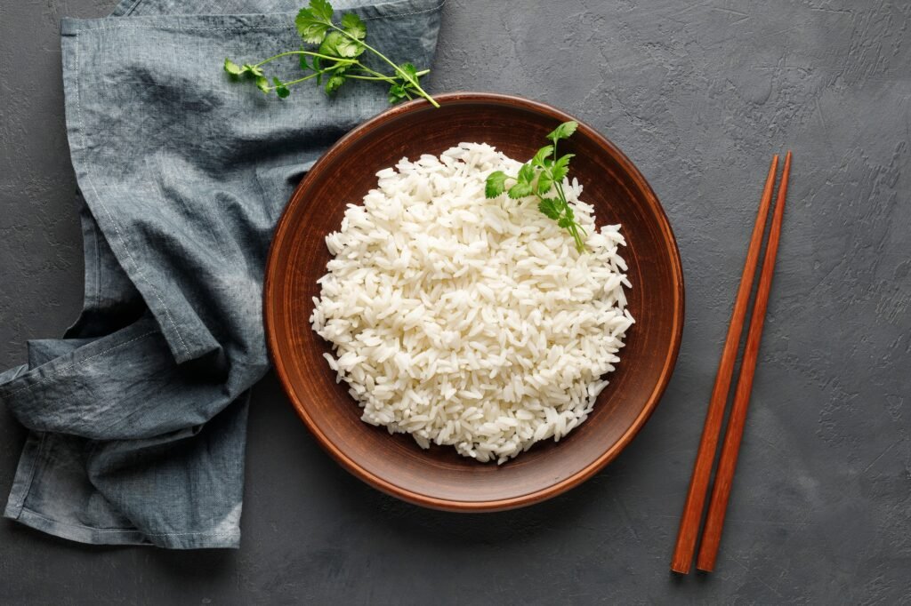 Boiled rice in a brown plate